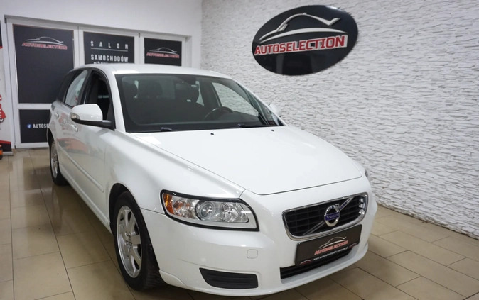 Volvo V50 cena 17900 przebieg: 213000, rok produkcji 2011 z Gryfice małe 562